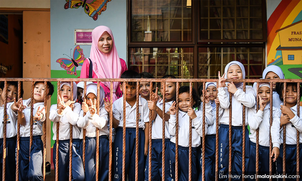S'gor govt to discuss reopening schools, don't want a 'premature decision'