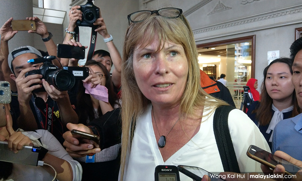 Editor Sarawak Report tidak hadir pertuduhan, mahkamah keluar waran tangkap