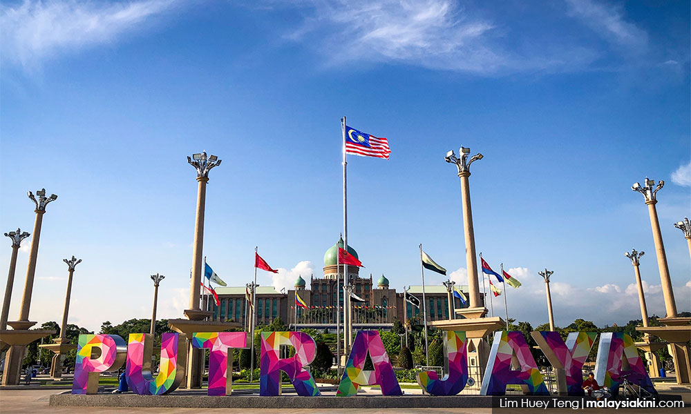 Kerajaan awam berfungsi seperti biasa