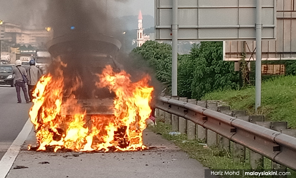 Lelaki rentung dalam kebakaran kereta