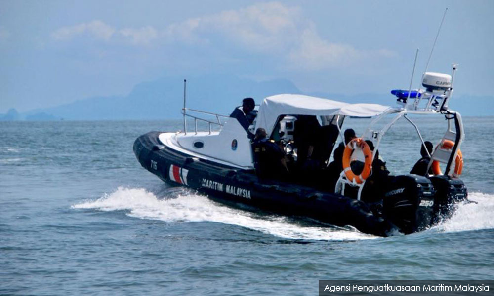 Boat with 27 undocumented migrants capsizes off Teluk Ramunia