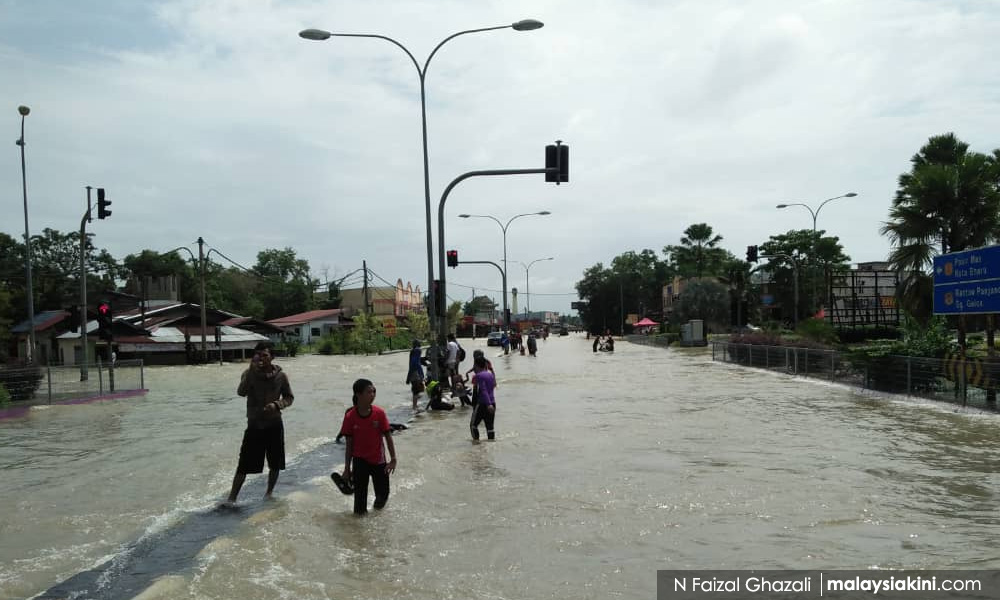 More evacuated as floods worsen in T'ganu and K'tan