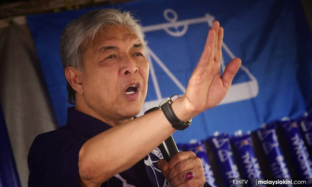 Buku '30 Dalil' jadi bahan kempen singkir Zahid dari Umno