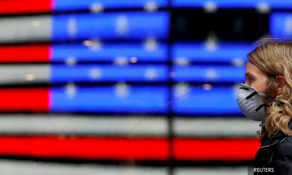 US schools defy governors' bans on mask mandates