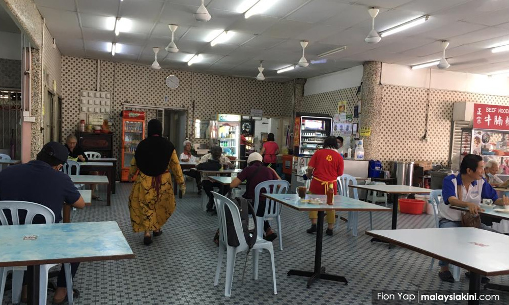 Perak proposes dine-in only after eatery staff vaccinated