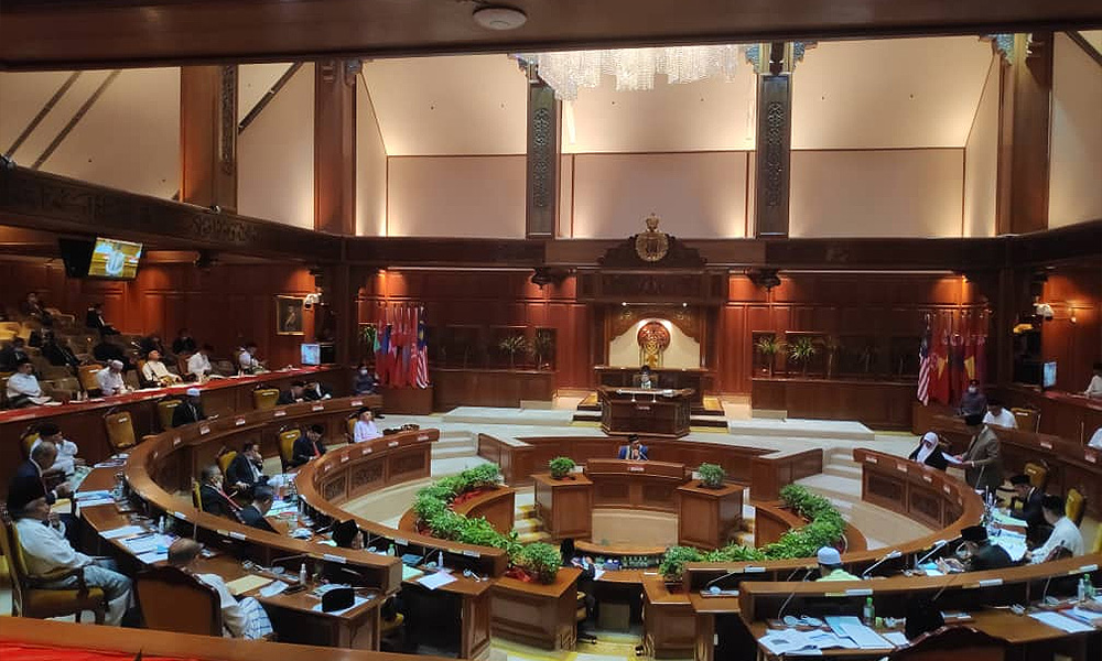 ULASAN | Apakah negeri, rakyat atau pemimpin Kelantan yang pelik?