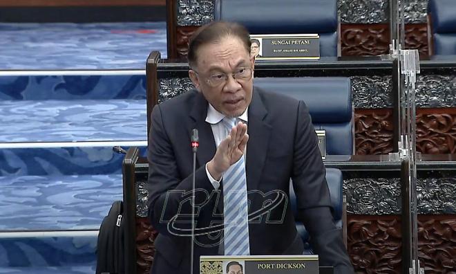 传倒戈巫统议员突变卦,安华回避记投免示弱?