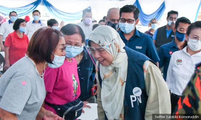 MP persoal menteri pakai pelindung tanpa pelitup muka