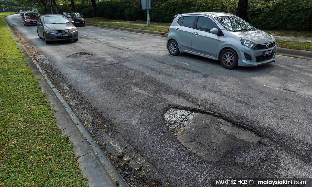 Works Ministry promises to fix potholes within 24 hours
