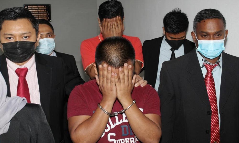 Two Immigration Officers Plead Guilty Over Bribery Charges