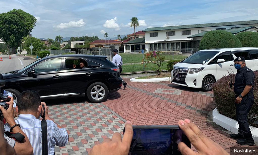ULASAN | Bijakkah Umno, PH bentuk kerajaan campuran di Perak?