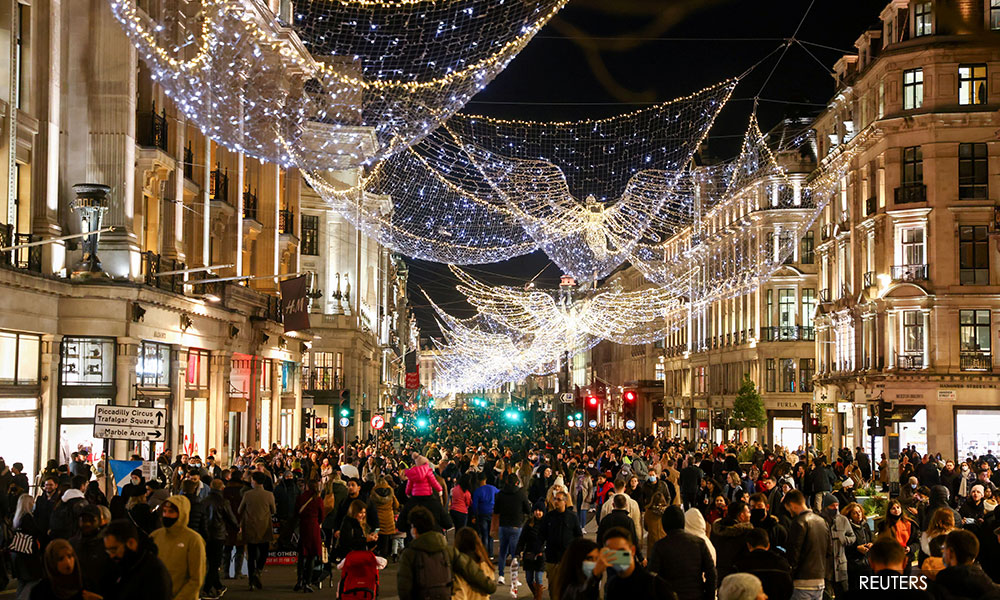 UK govt told relaxing Covid-19 rules at Christmas will cost lives