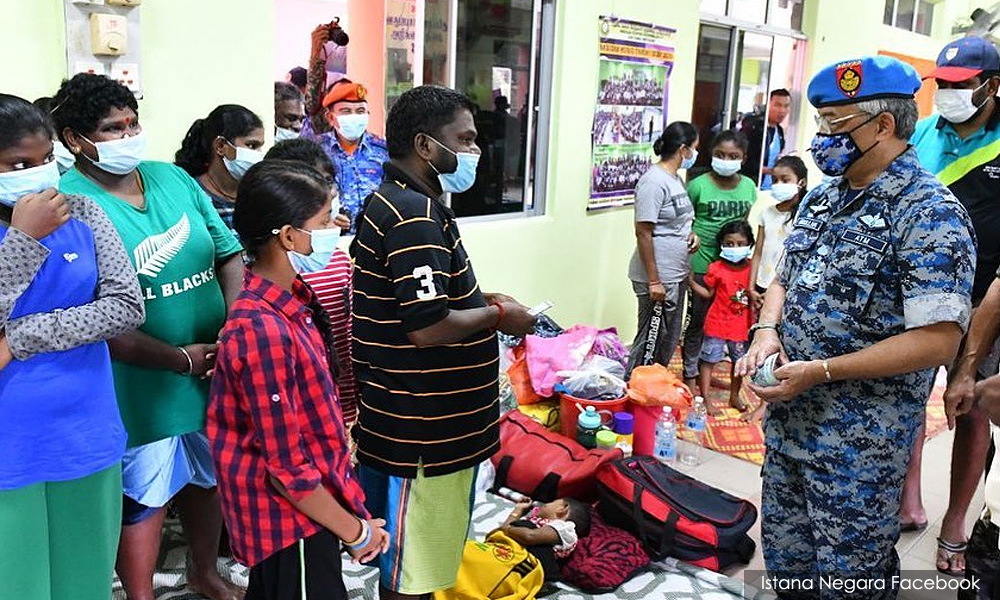 The number of flood victims rises in Kelantan, drops in other states