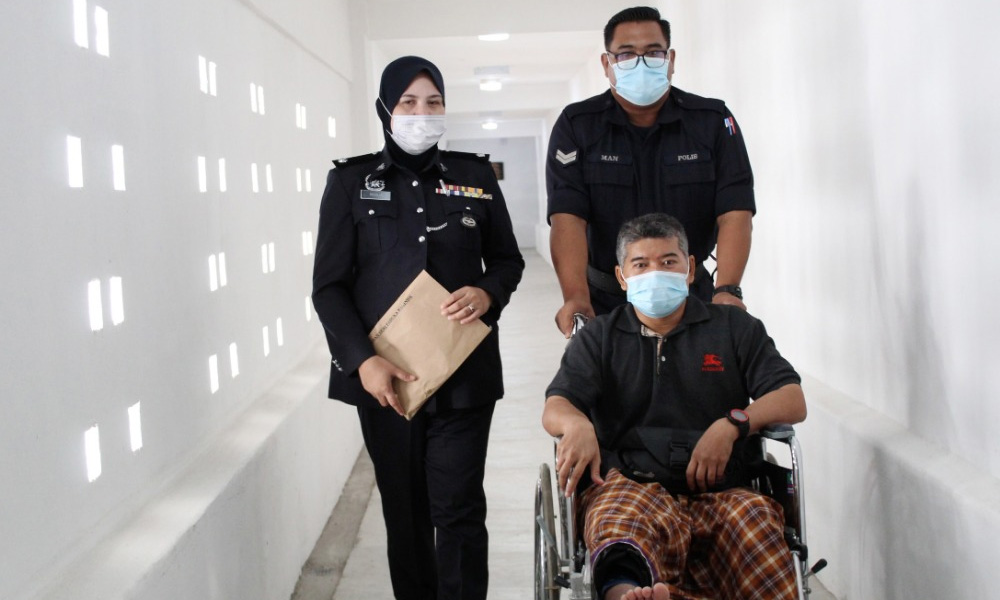 Guru didenda RM1,000 cederakan dua beradik
