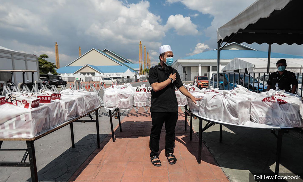 Ebit Lew belanja 1,200 kotak KFC untuk 1,200 'frontliner'