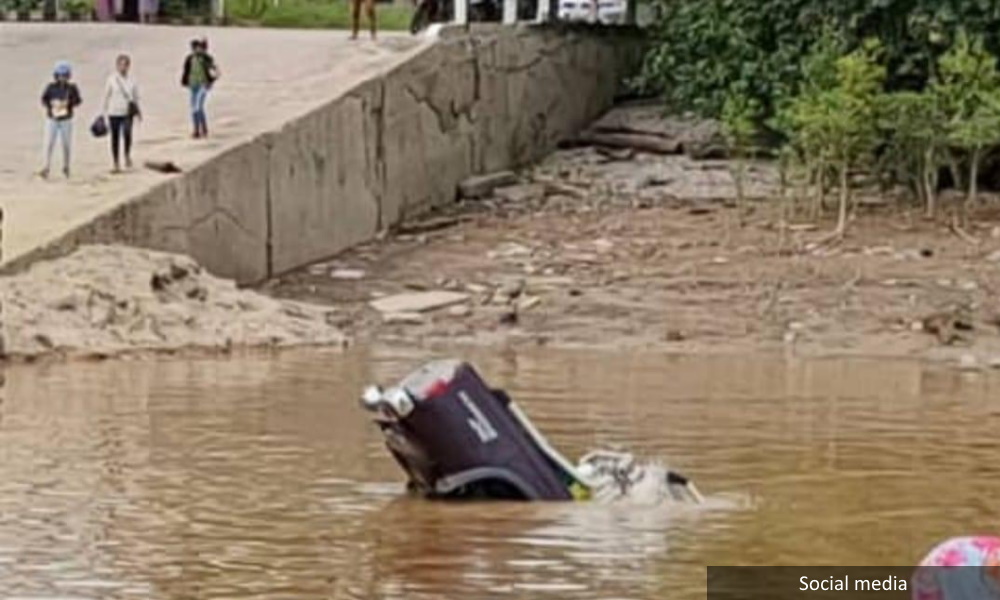 Nine drown after 4WD plunges into river in Sri Aman