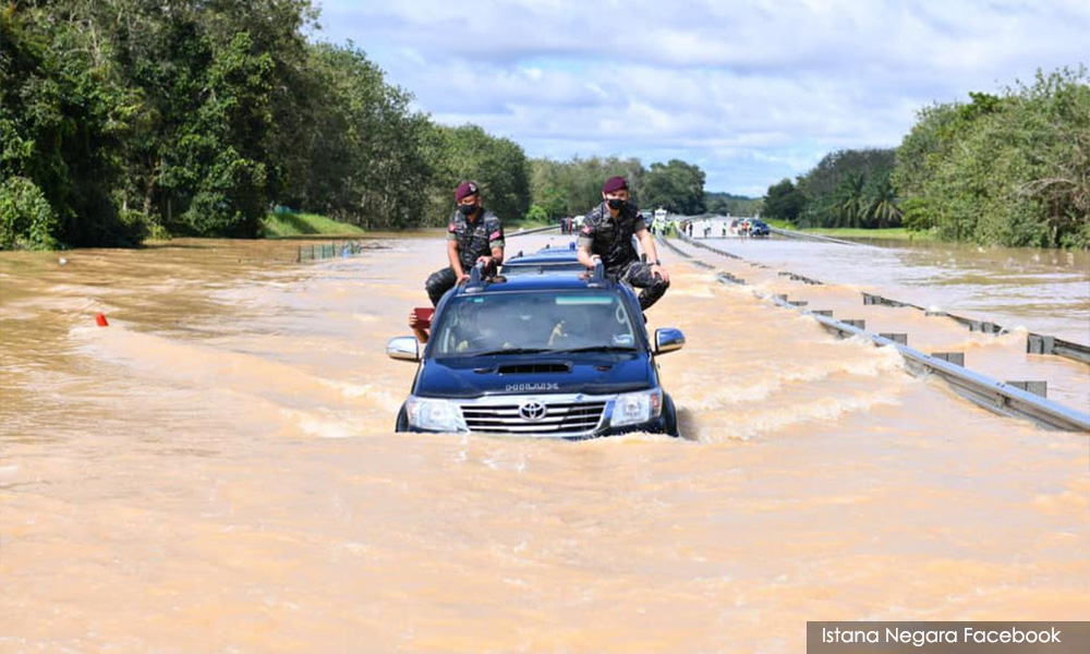 Al-Sultan Abdullah redah banjir untuk lawat mangsa