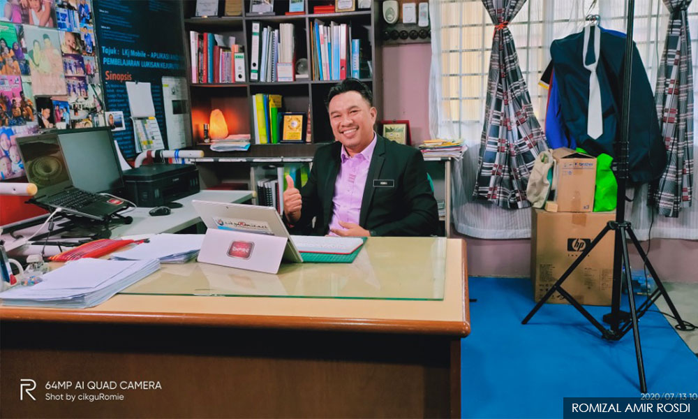 Dari analog ke digital, sedekad Cikgu Romie terus berkarya
