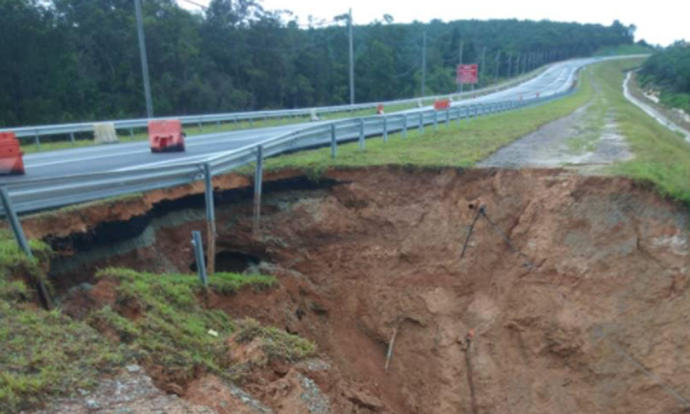 Tanah runtuh: Jalan Kuantan-Segamat di Pekan tutup