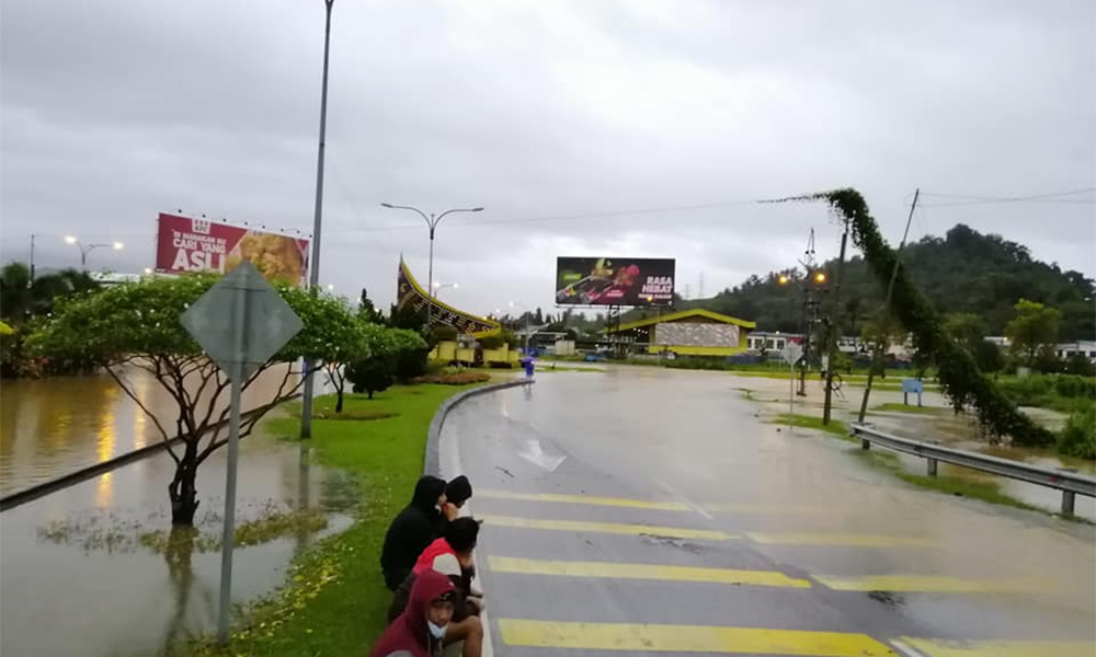 Flood situation worsens in Sabah, Johor recovers from disaster