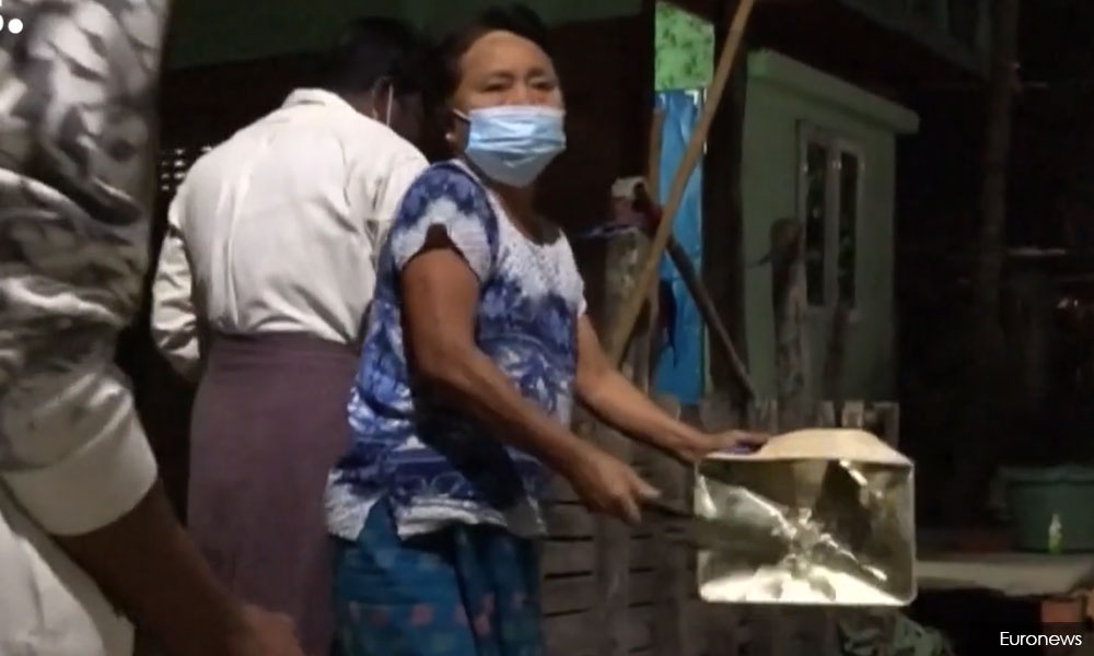 Rakyat Myanmar melawan darurat dengan periuk dan senduk
