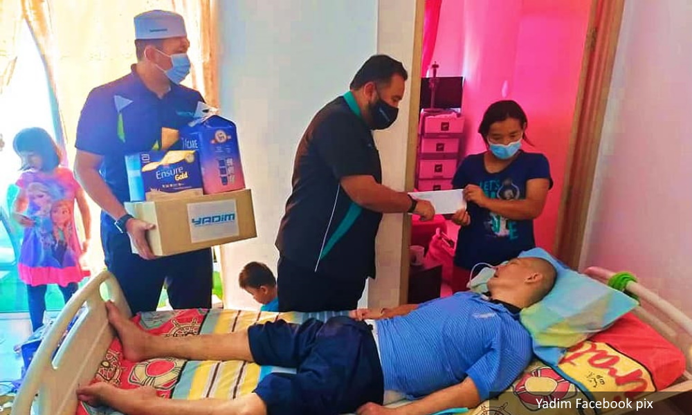 Public raises RM113,500 for woman rummaging through trash to feed family