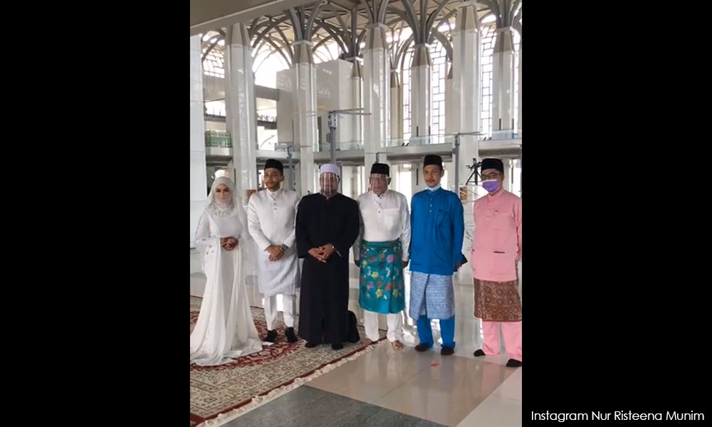 Risteena, Isa Khan selamat diijabkabul