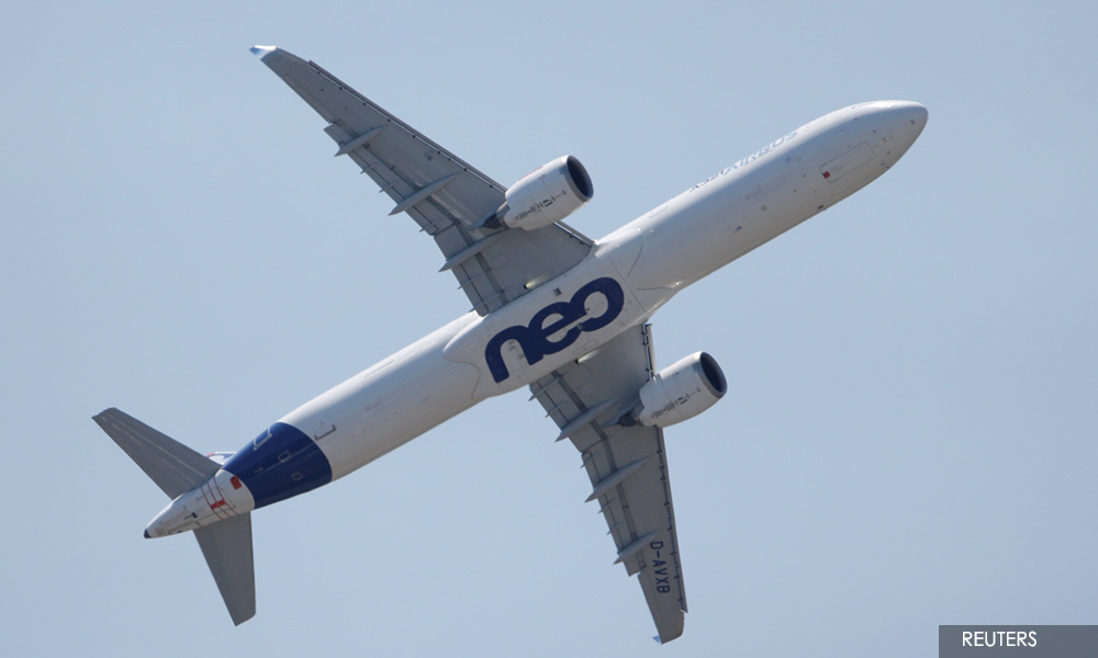 Boeing says rival's new plane design could pose fire risk