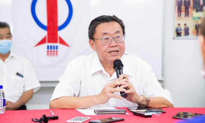 食物救济不忘加宣传贴纸，苏建祥批政府浪费