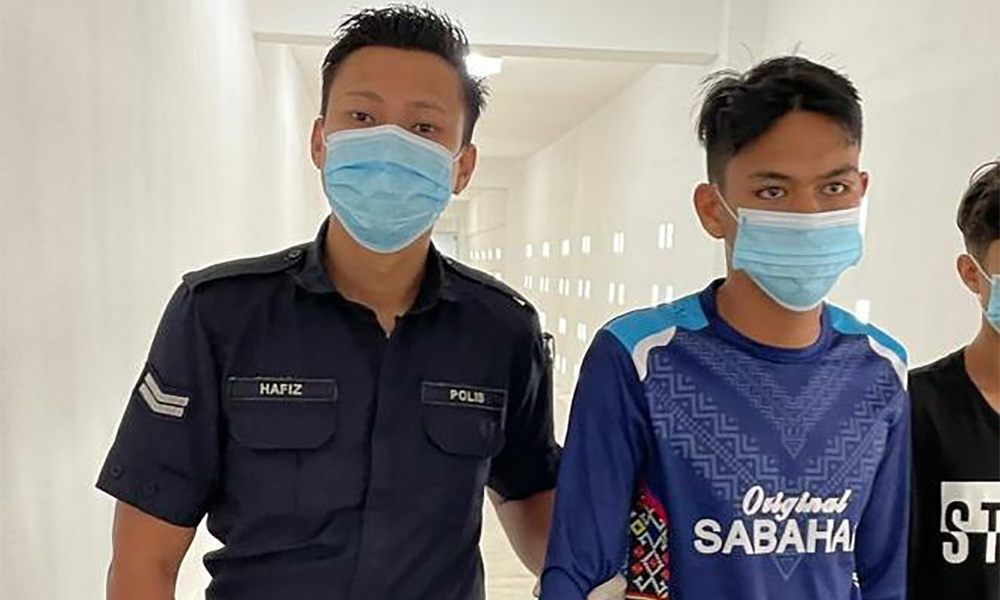 OKU didakwa baling kereta mentua dengan batu-bata
