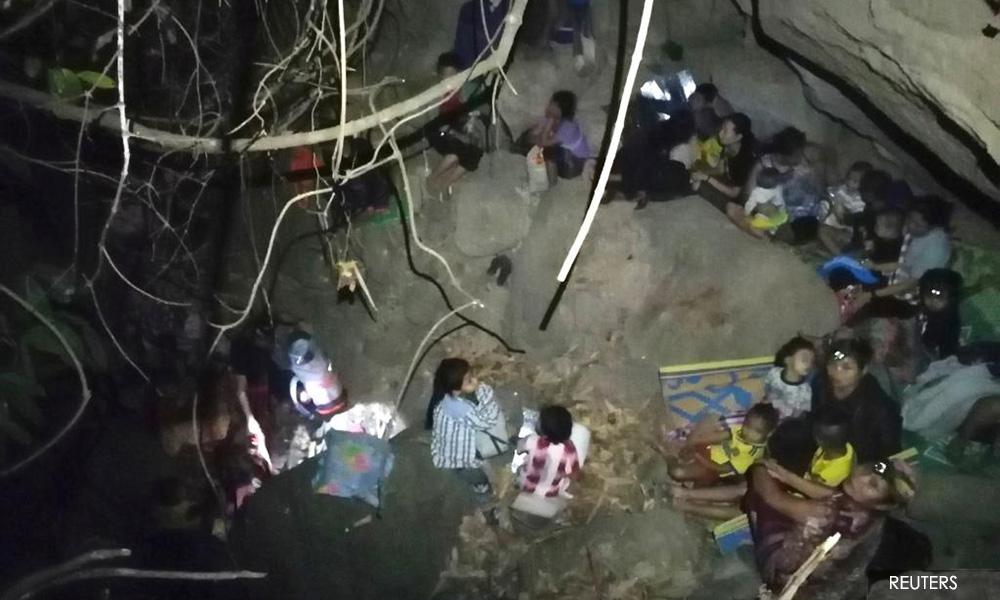 Thousands of Myanmar villagers poised to flee violence to Thailand - group
