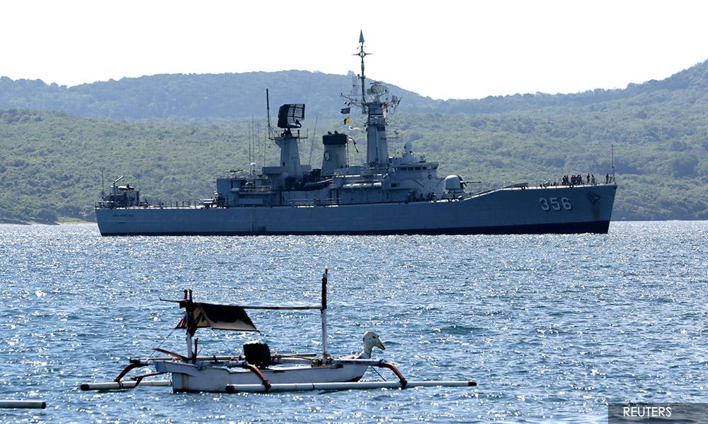 Indonesia says has not detected further signs of missing submarine