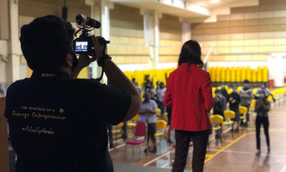 18-year-old entrepreneur inspires more than 100 students