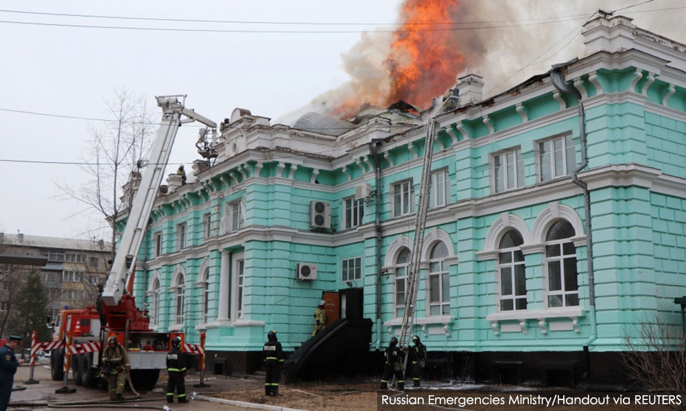 Russian doctors complete open-heart surgery while their hospital burns