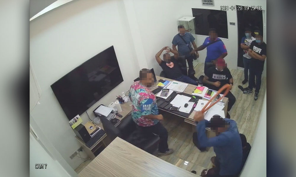 Polis akan kesan setiap individu dalam video pukul dua lelaki