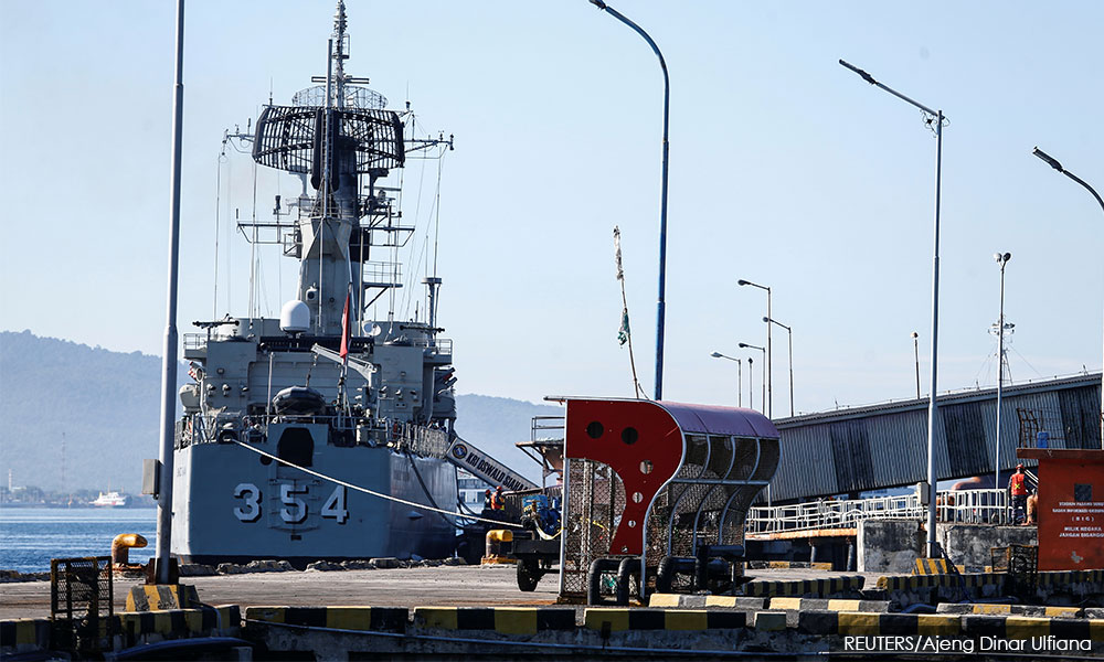 Indonesian rescuers recover debris believed to be from missing submarine