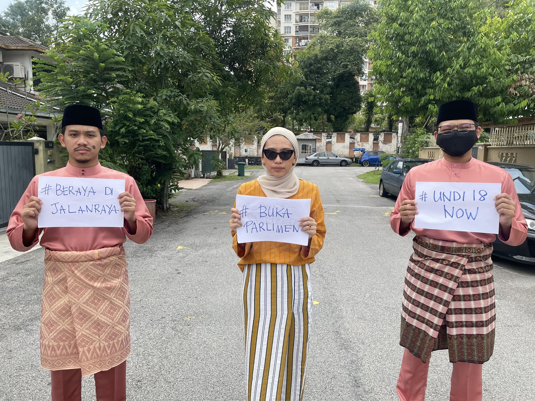 #Beraya di jalan raya: Tuntutan warganet terhadap PN