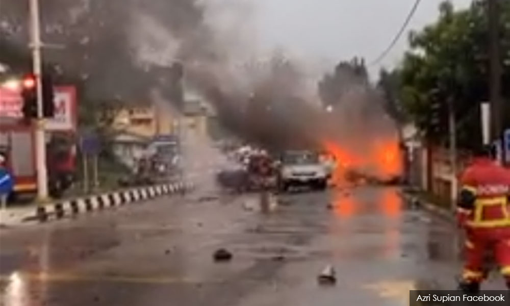 Kelantan di kereta meletup [VIDEO] GEMPAR!!