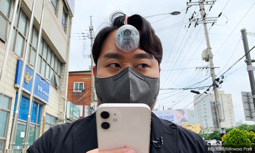 South Korean designer creates 'Third Eye' for 'smartphone zombies'
