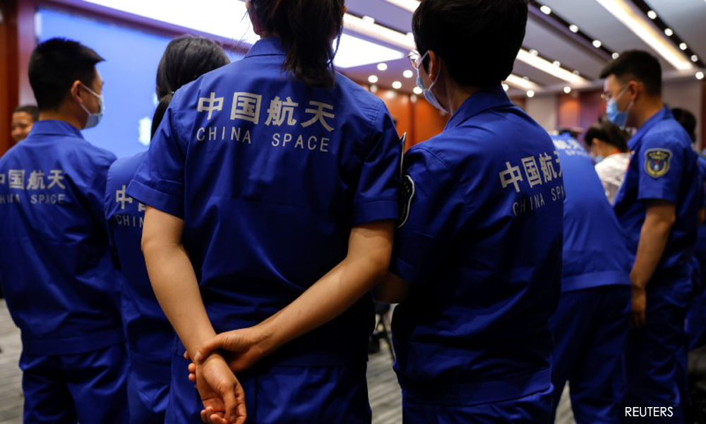 China to send three astronauts to space, including its oldest