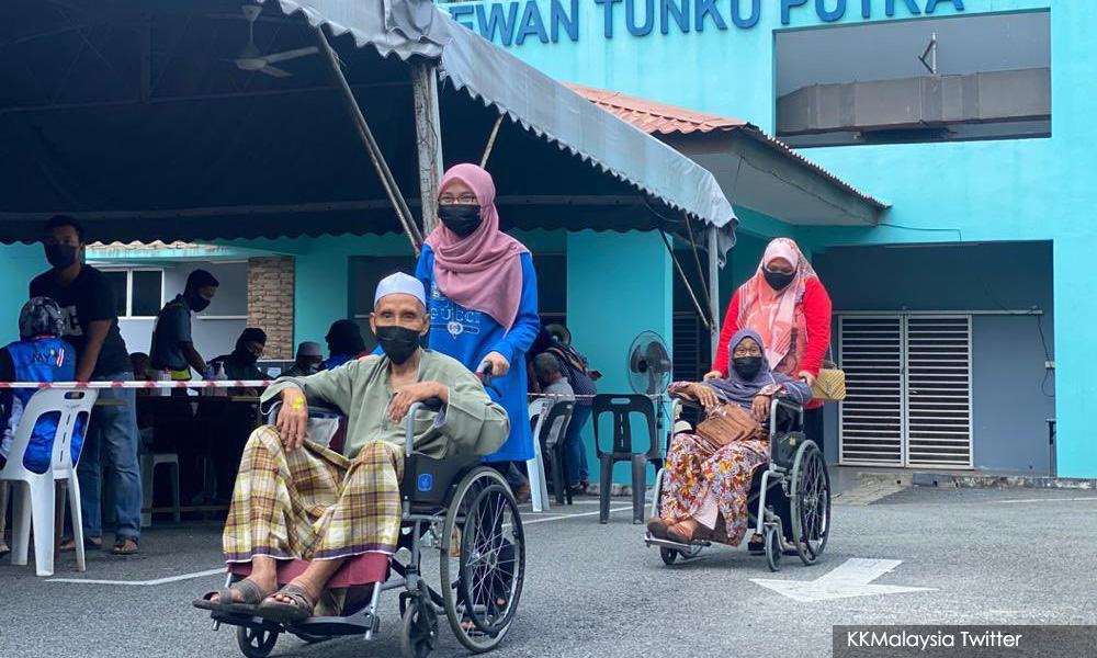 Senior citizens facing difficulties going to vaccination centres