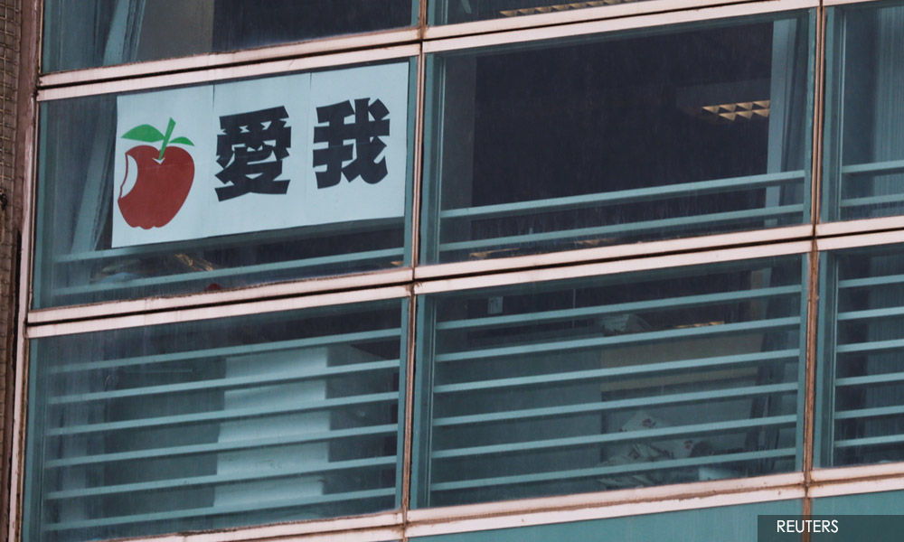HK police arrest 'Apple Daily' columnist under security law