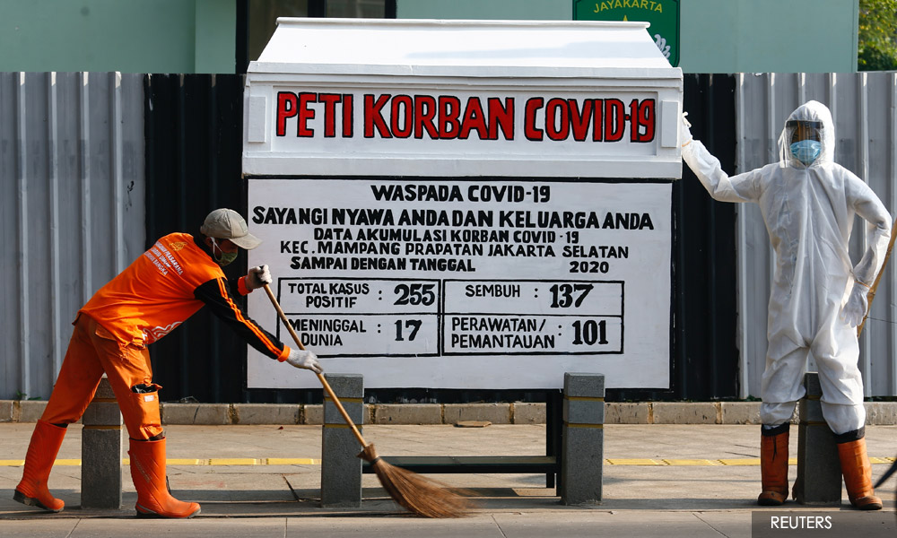 Overwhelmed Indonesian coffin maker issues Covid-19 warning