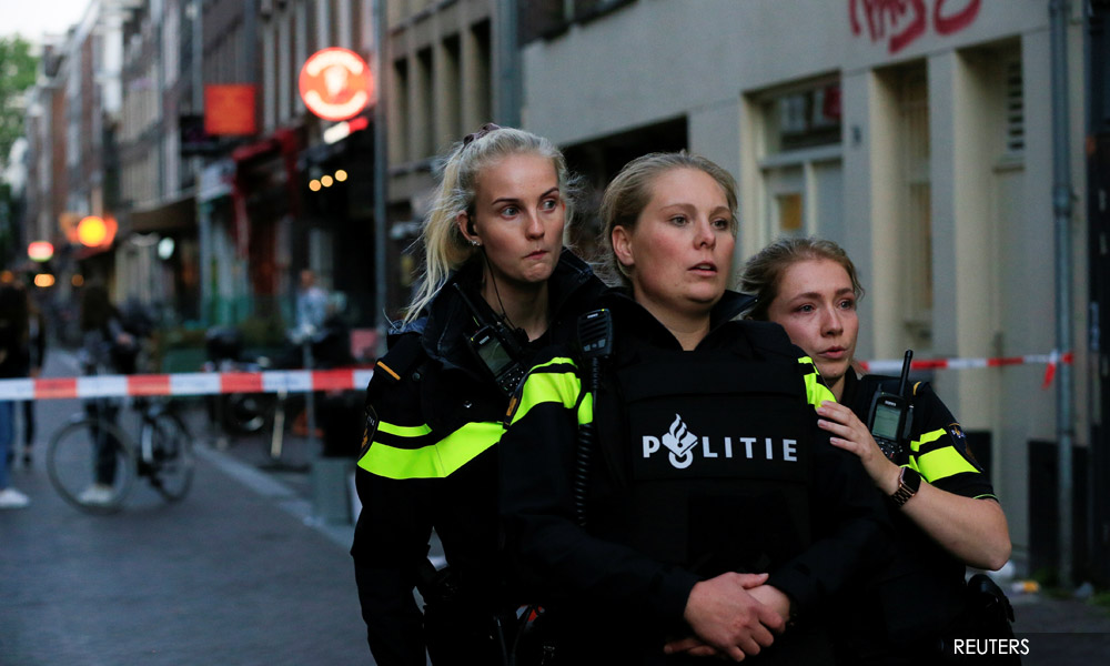Dutch crime reporter De Vries fighting for his life after shooting