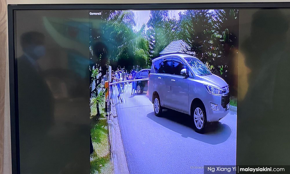 杜锦湧涉企图谋杀?警方称“试图退车撞警员”