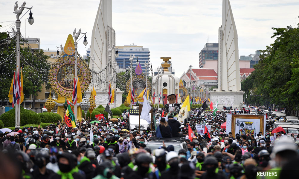 Thai court suspends govt 'fake news' order