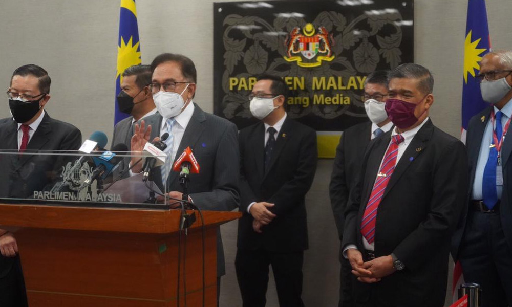 Tangguh sidang kerana Covid-19 cuma 'helah' kerajaan, kata Anwar