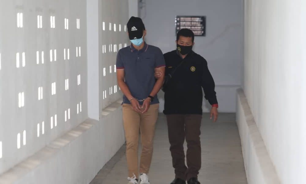Sarjan tak mengaku salah minta dan terima rasuah RM10,000