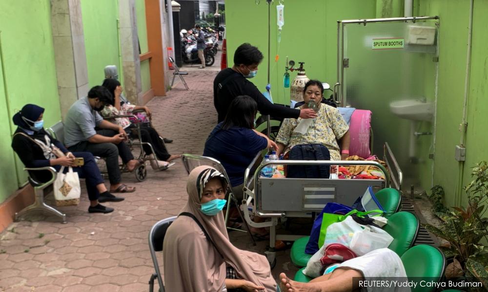 Without ICUs, doctor in Jakarta hospital battles to help Covid-19 patients