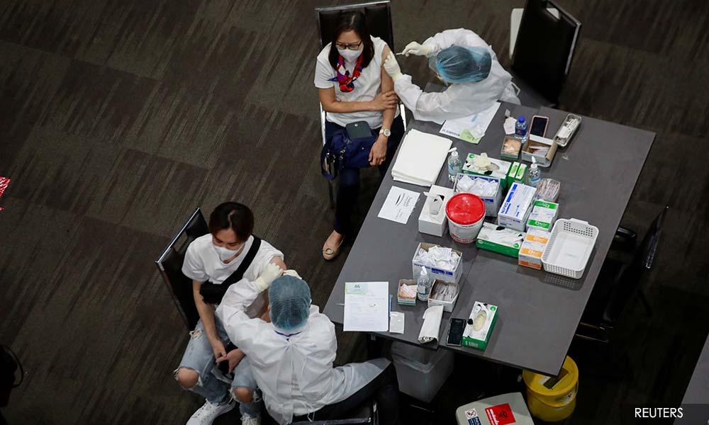 AstraZeneca, Oxford aim to produce Omicron-targeted vaccine